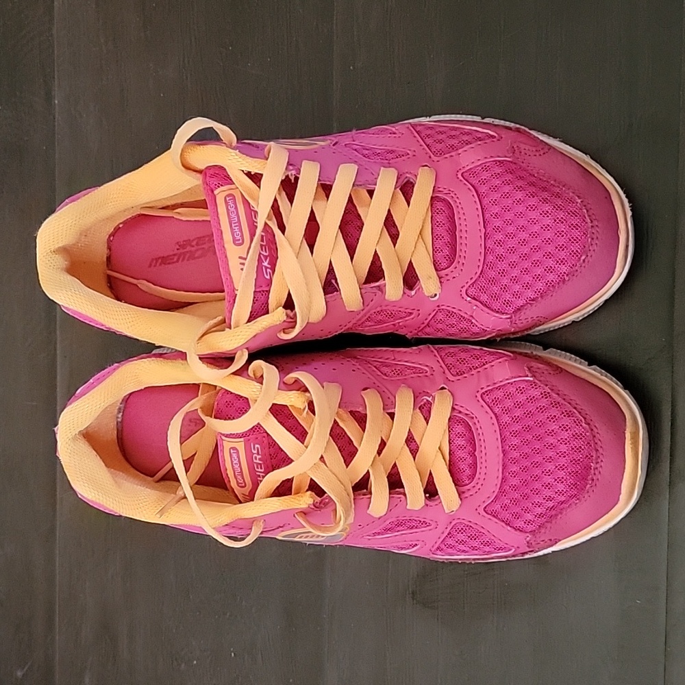 Skechers flex sole shoes